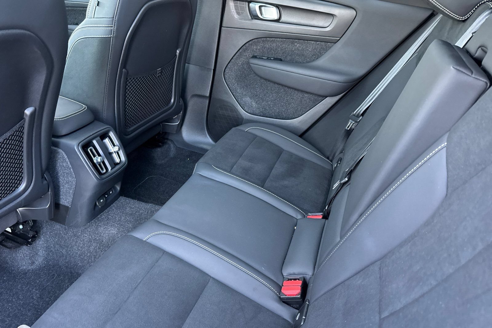 Used 2023 Volvo XC40 Recharge Ultimate AWD/4WD image 12