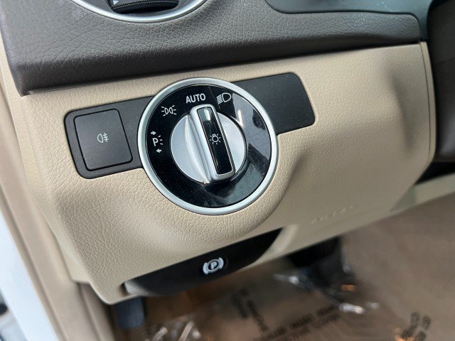 Used 2013 Mercedes-Benz C 300 4MATIC Sedan image 25