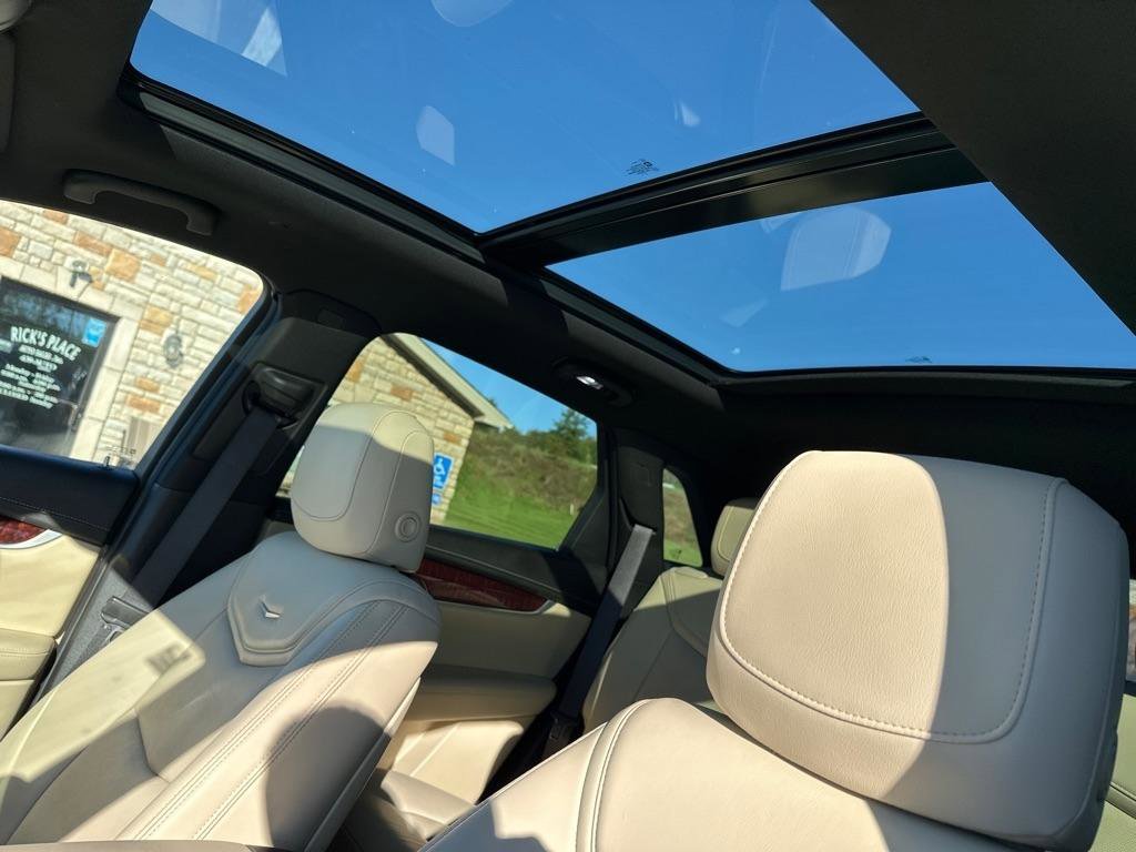 Used 2017 Cadillac XT5 Luxury w/ Driver Awareness Package image 29