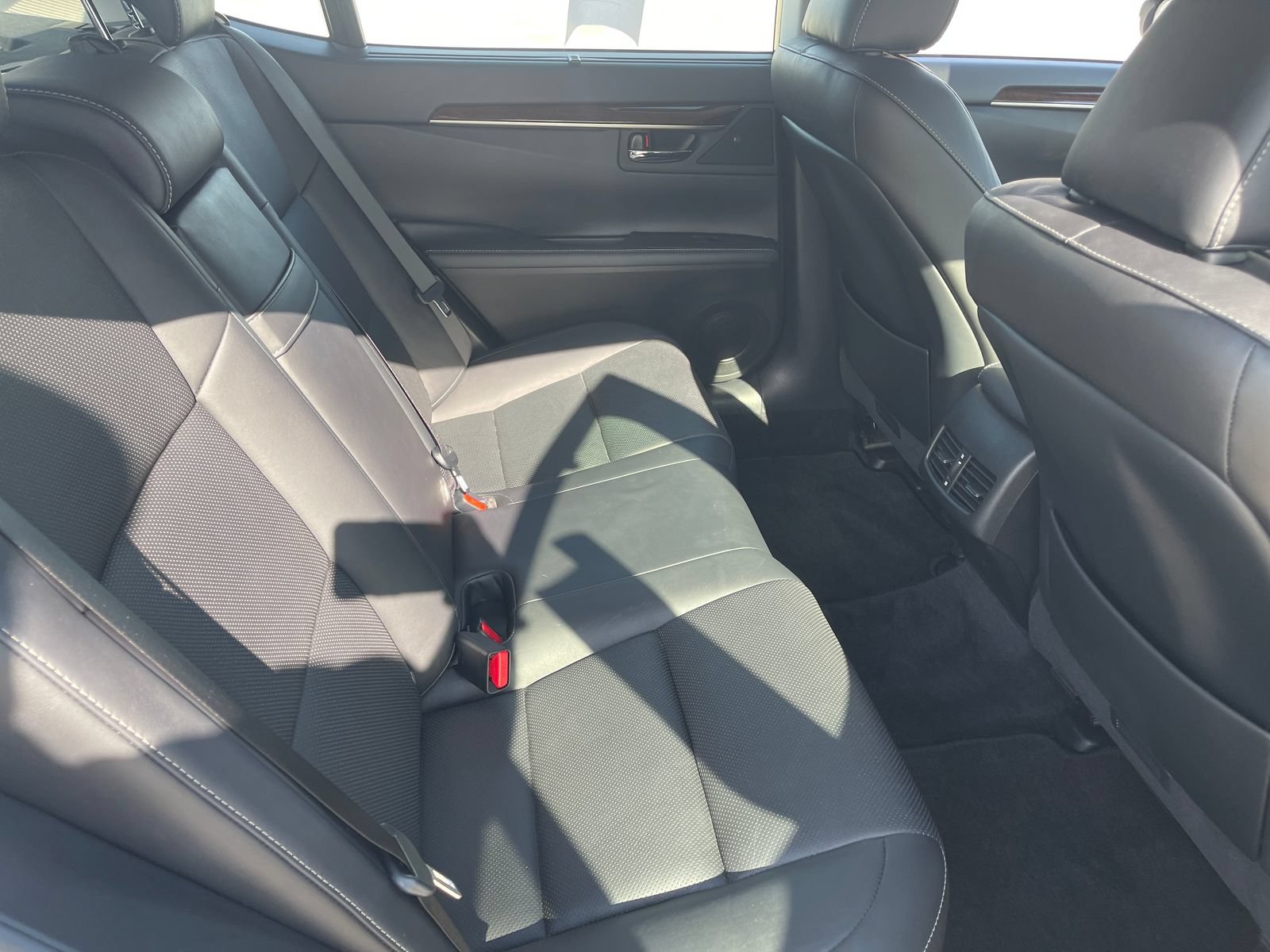 Used 2015 Lexus ES 350 w/ Ultra Luxury Package FWD image 15
