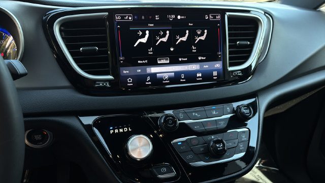 Used 2025 Chrysler Pacifica Select FWD image 31