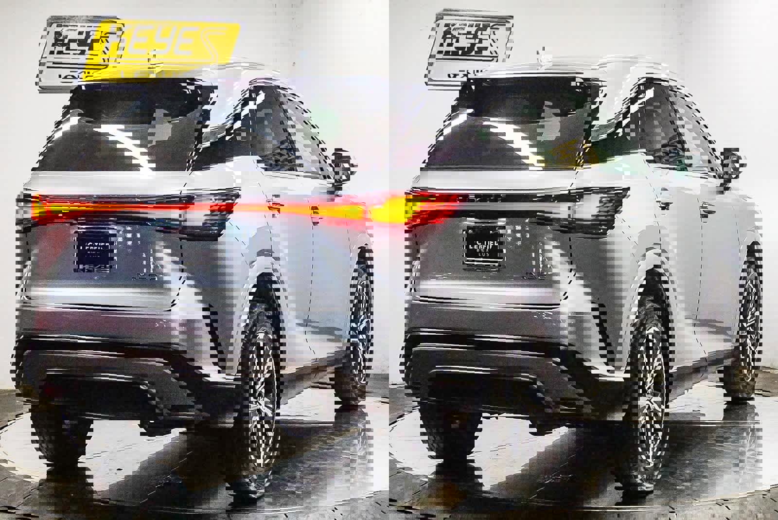 Used 2023 Lexus RX 350 FWD w/ Cold Area Package image 4