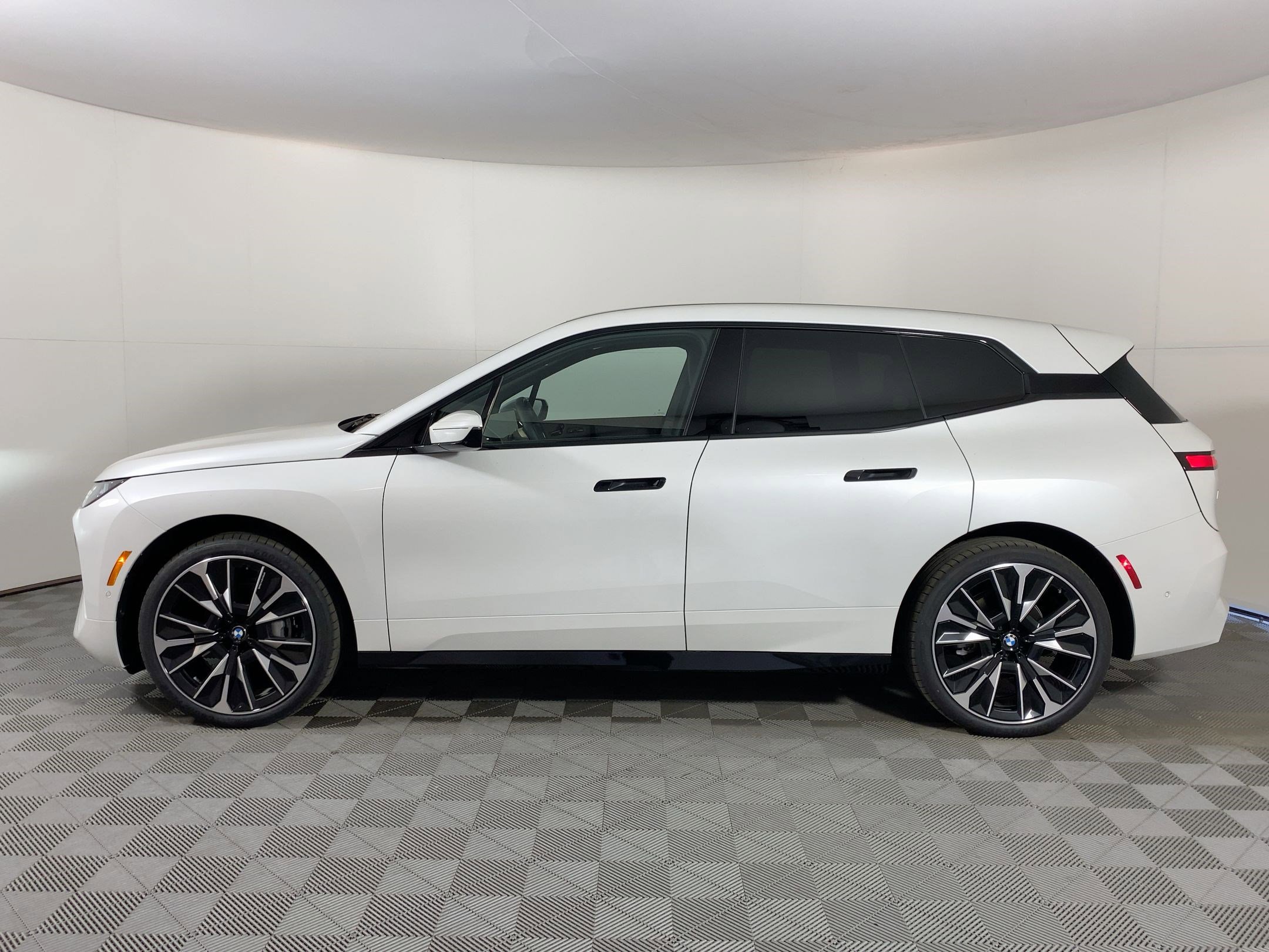 New 2026 BMW iX xDrive60 w/ Executive Package image 2