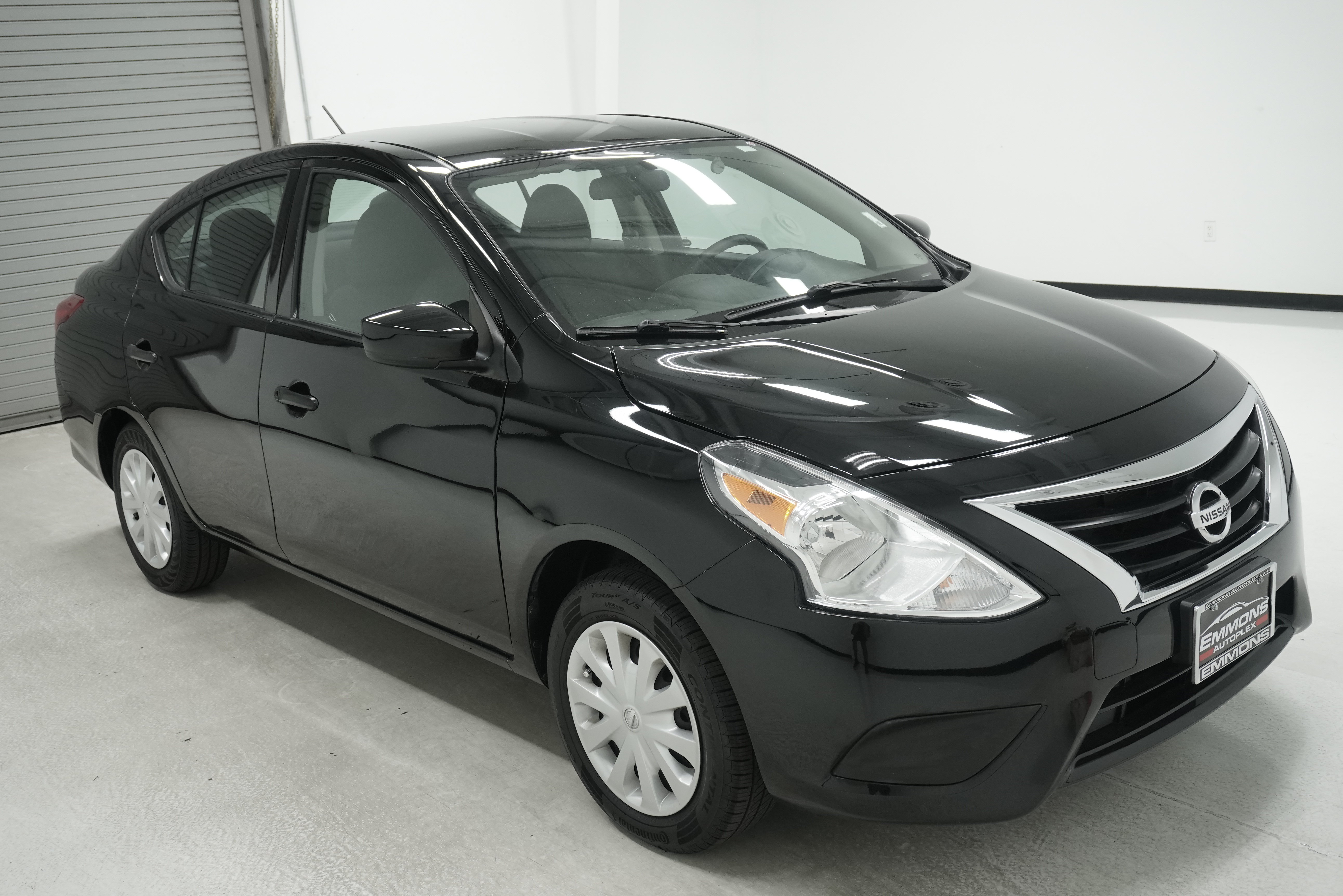 Used 2019 Nissan Versa S FWD image 3