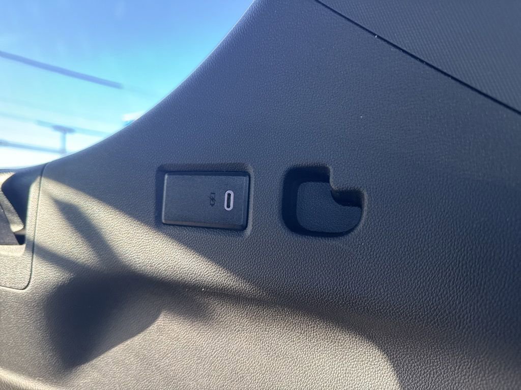 Used 2022 Chevrolet Suburban Z71 image 22