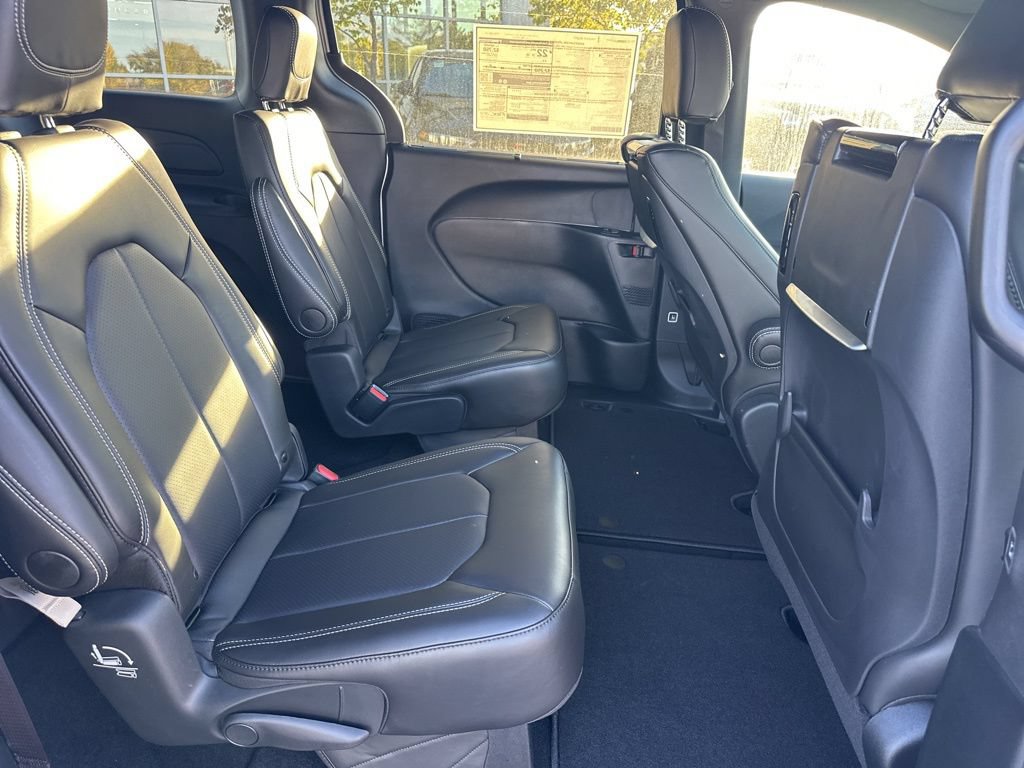 New 2026 Chrysler Pacifica Select FWD image 48
