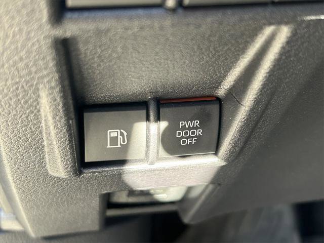 Certified 2025 Toyota Sienna Platinum image 30