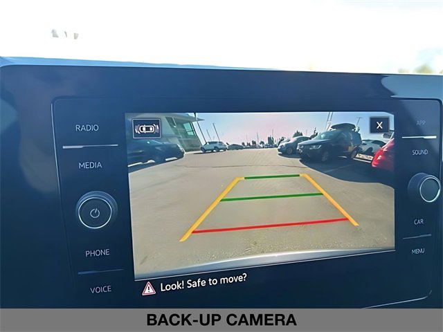 Used 2025 Volkswagen Taos SE image 27