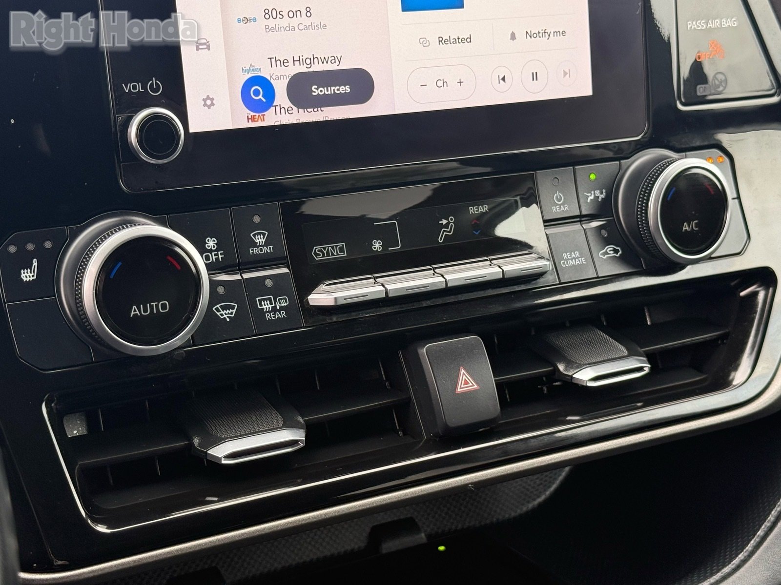 Used 2023 Toyota Highlander XLE image 22