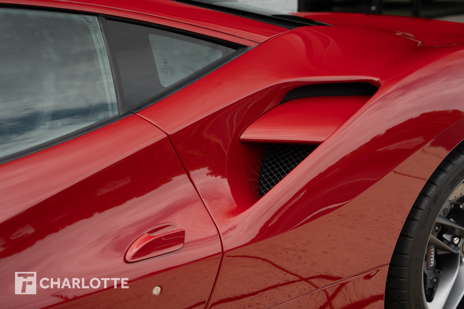Used 2017 Ferrari 488 GTB RWD image 11