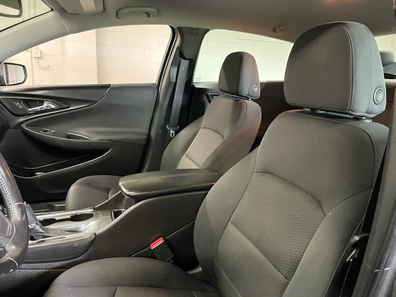 Used 2016 Chevrolet Malibu LT image 8