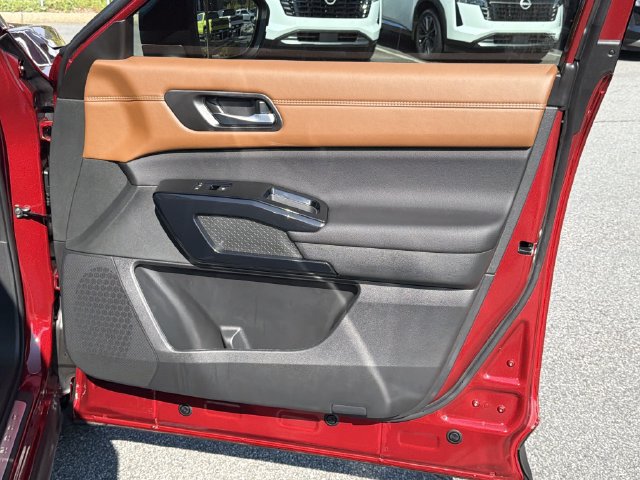 New 2026 Nissan Pathfinder Platinum AWD/4WD image 16