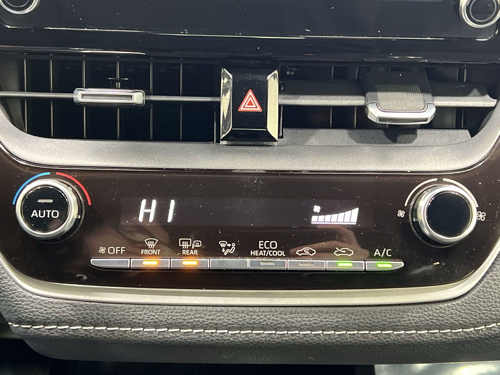 Used 2019 Toyota Corolla SE w/ Carpet Mat Package image 18