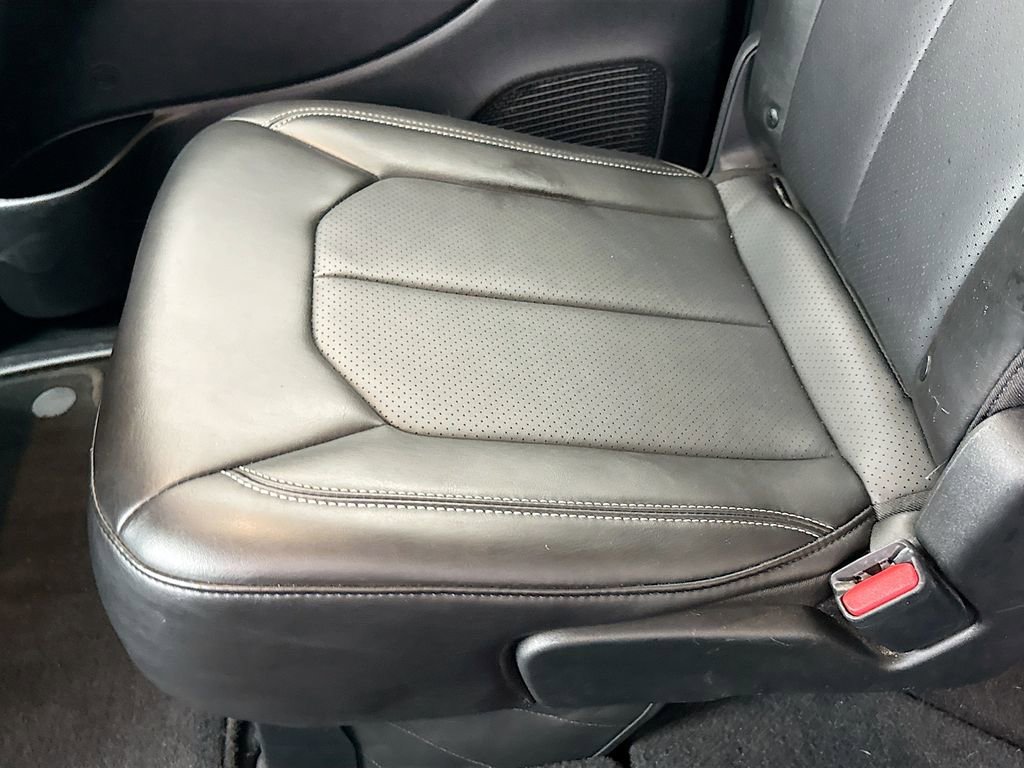 Used 2025 Chrysler Pacifica Select image 28