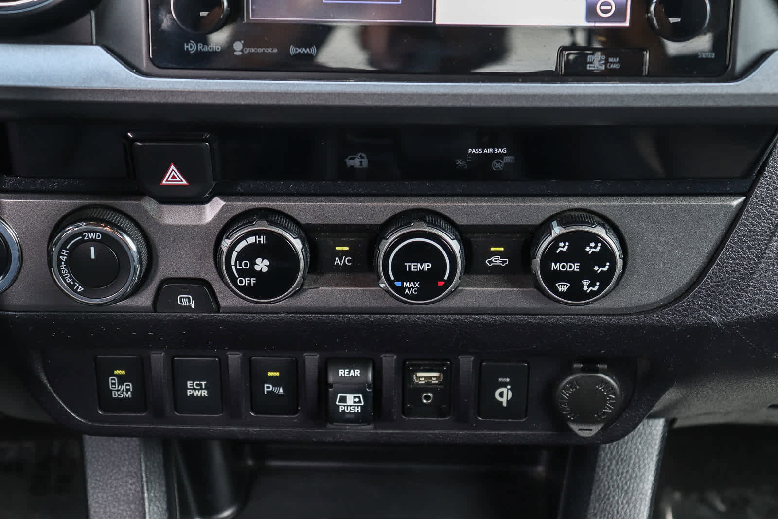 Used 2018 Toyota Tacoma TRD Sport w/ Technology Package image 16