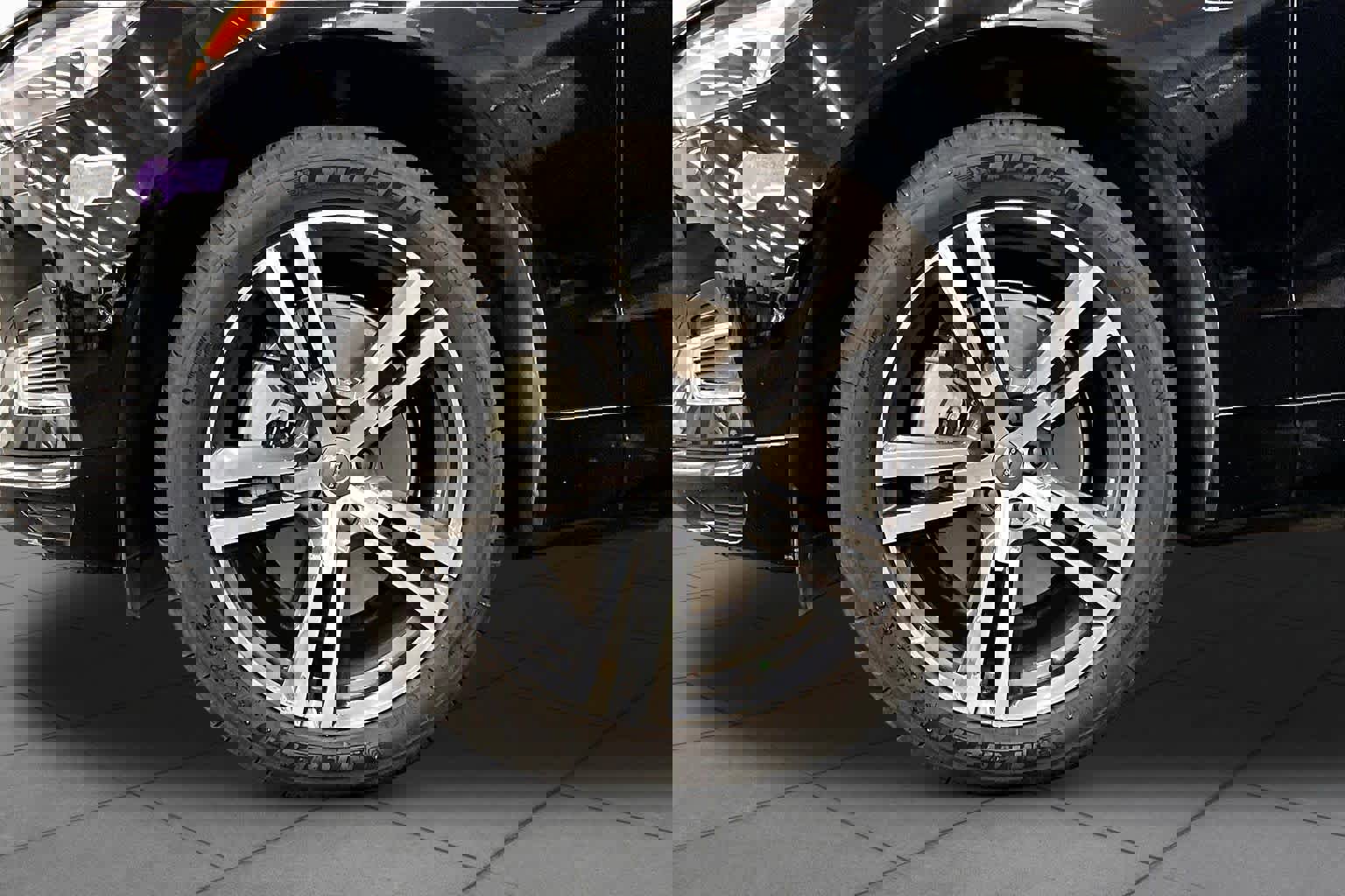 Used 2019 Volvo XC60 T8 Momentum w/ Advanced Package image 10