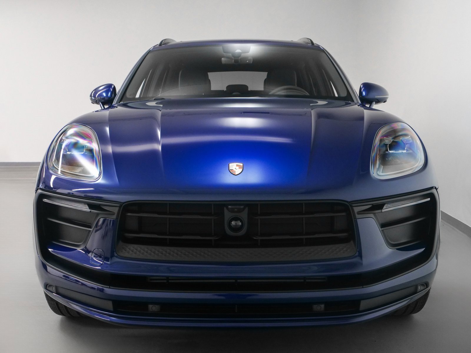Certified 2025 Porsche Macan image 8