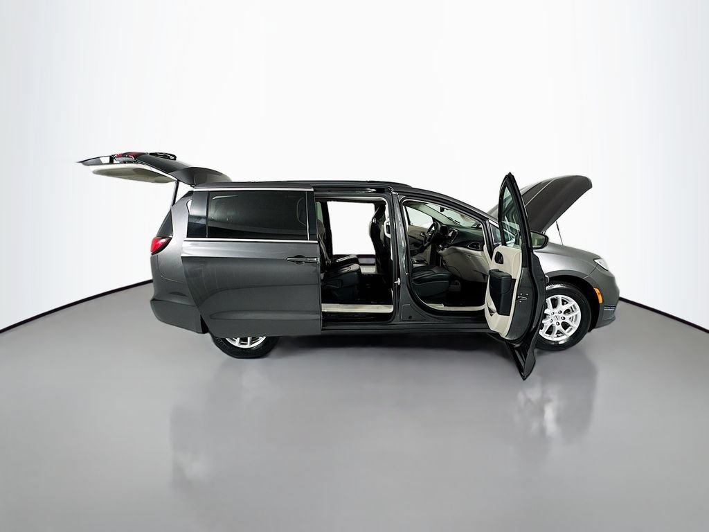 Used 2022 Chrysler Pacifica Touring-L FWD image 22
