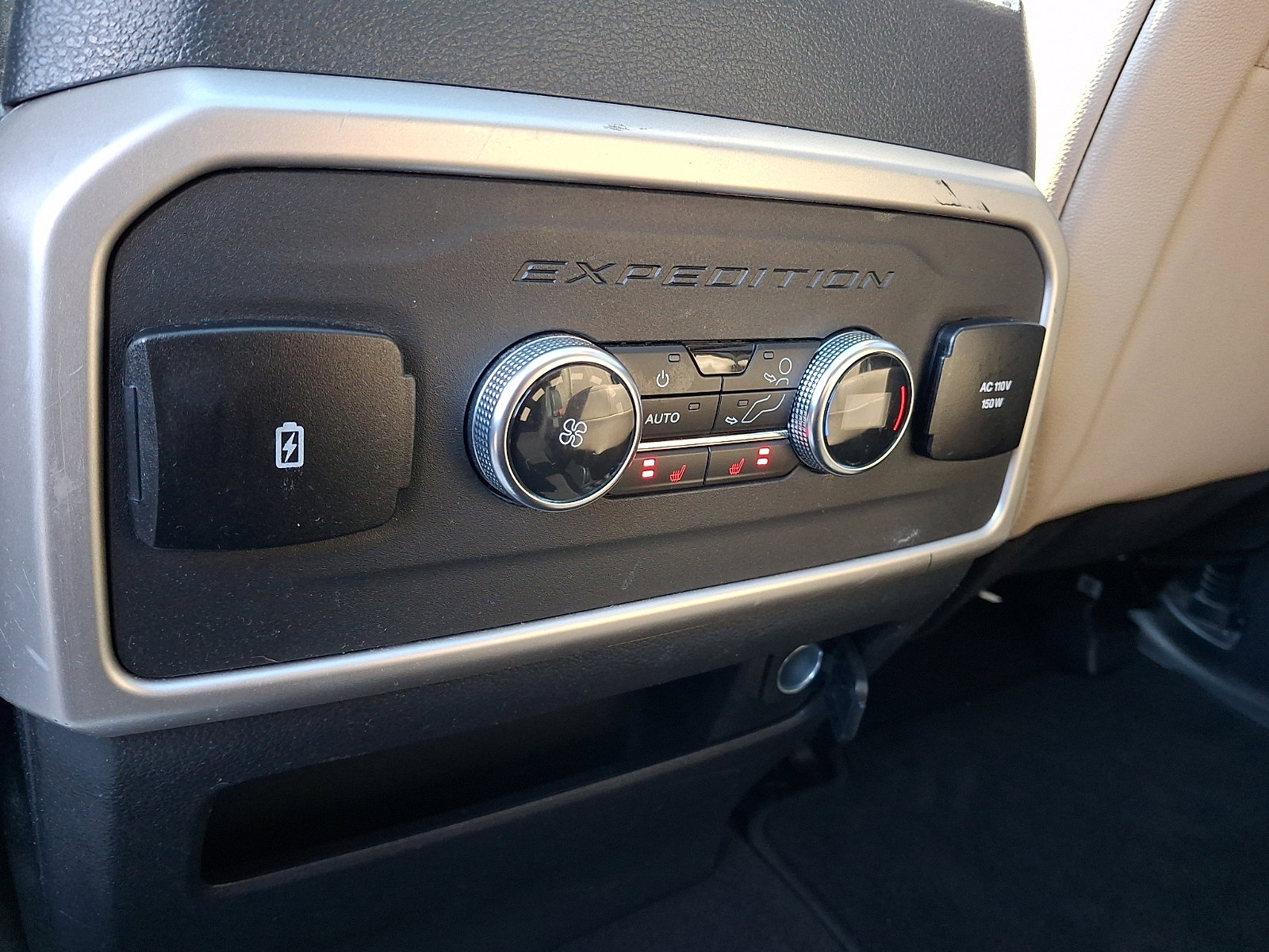 Used 2024 Ford Expedition Limited image 13
