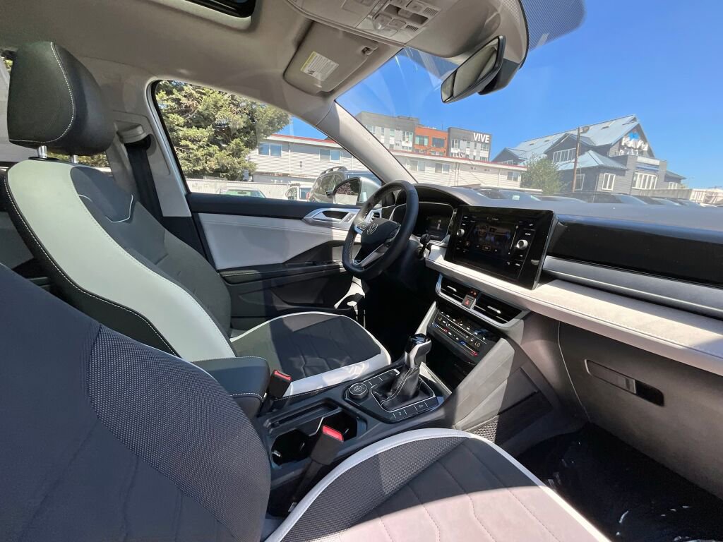New 2025 Volkswagen Taos SE image 17
