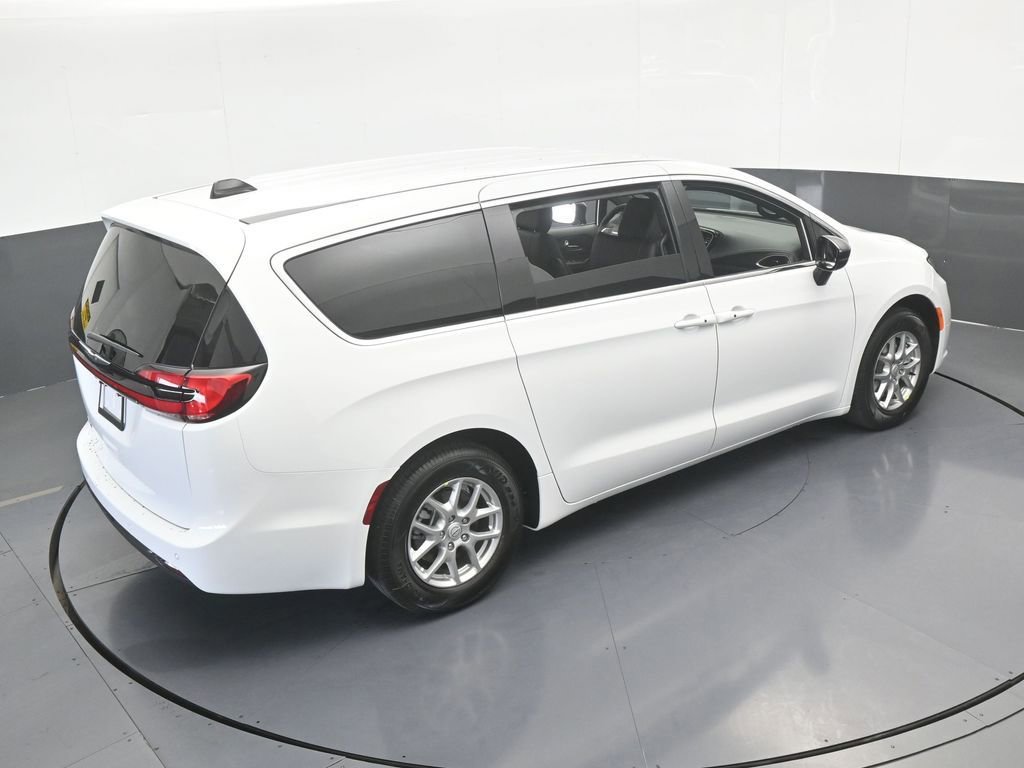 New 2026 Chrysler Pacifica Select image 44