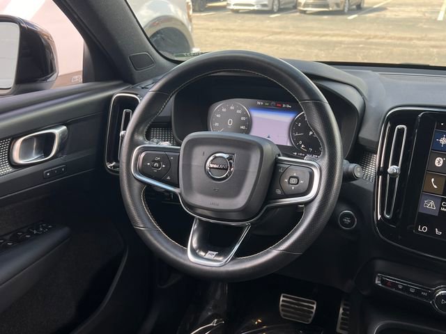Used 2019 Volvo XC40 T4 R-Design image 18