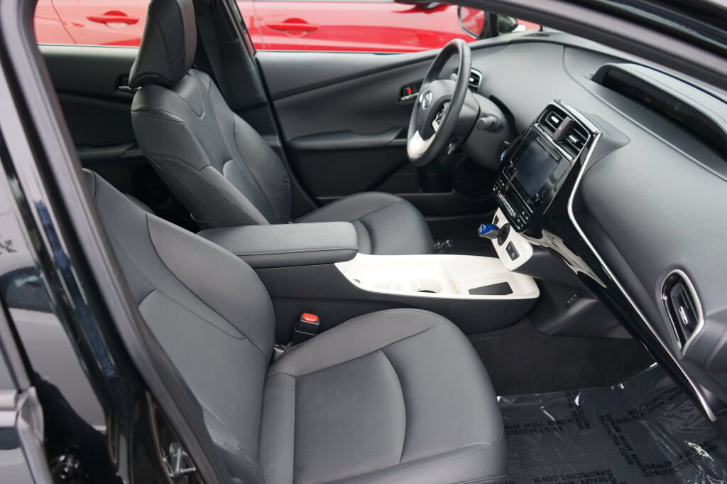 Used 2016 Toyota Prius Four w/ Advanced Technology Package FWD image 33
