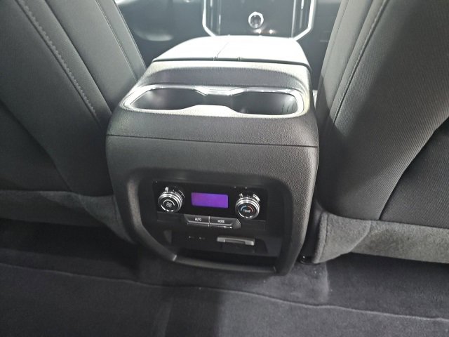 Used 2025 GMC Acadia Elevation image 22