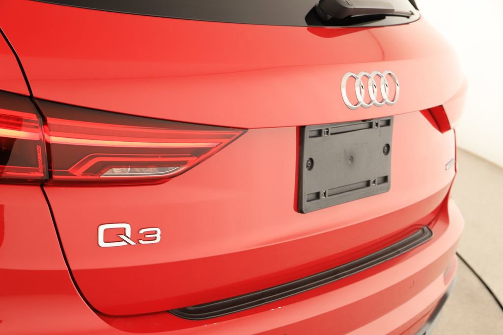 Certified 2022 Audi Q3 2.0T Premium w/ Convenience Package AWD/4WD image 37