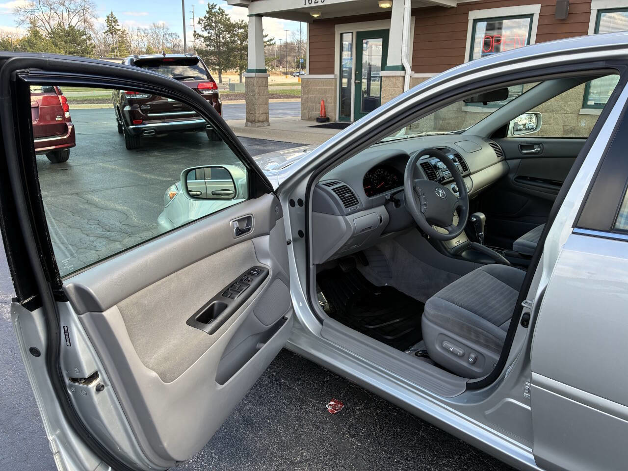 Used 2005 Toyota Camry LE FWD image 8
