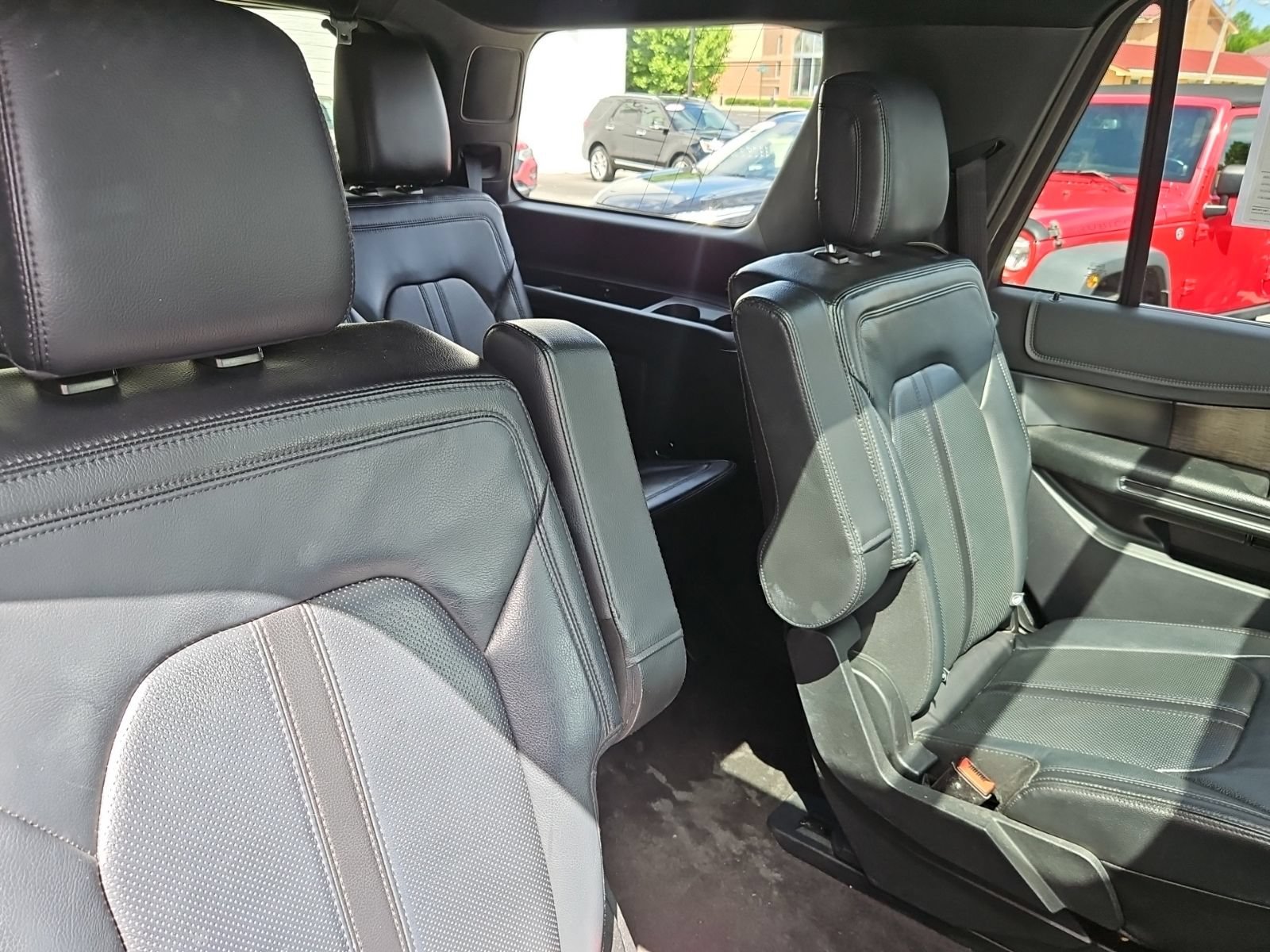 Used 2018 Ford Expedition Limited w/ Equipment Group 301A AWD/4WD image 22