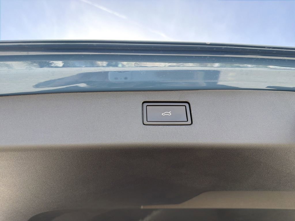 New 2026 Volkswagen Tiguan SE R-Line image 16