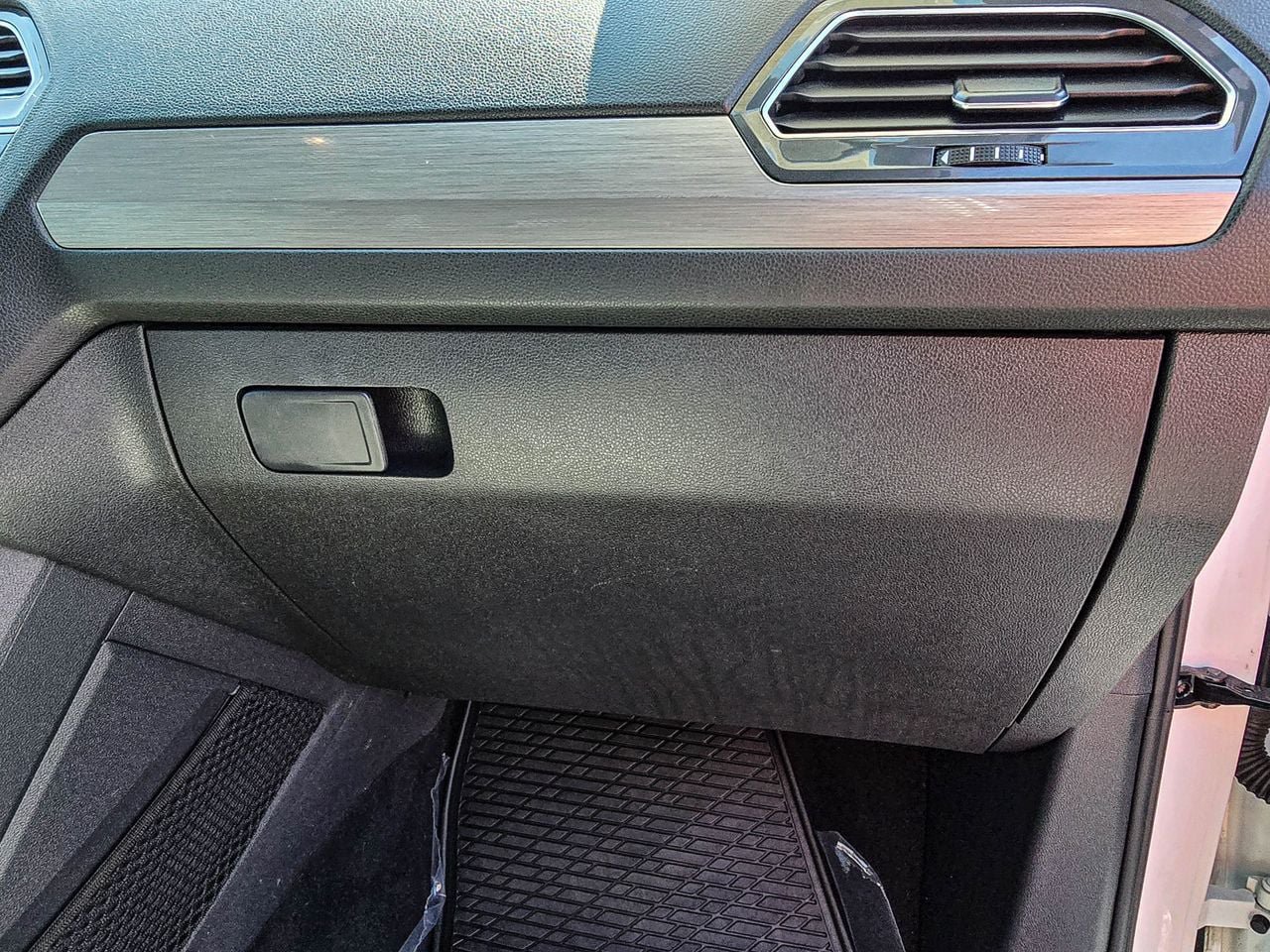 Used 2019 Volkswagen Tiguan SE AWD/4WD image 40
