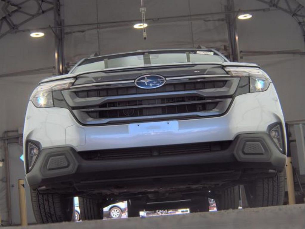 Used 2025 Subaru Forester Premium image 4