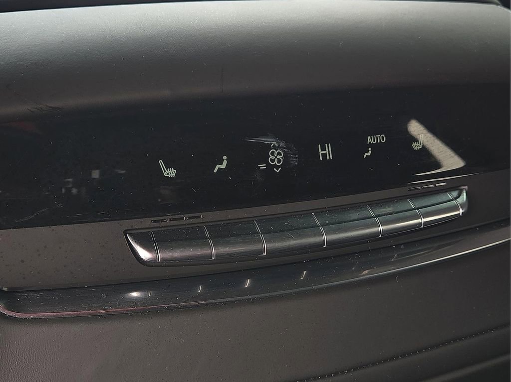 Used 2024 Cadillac Escalade Sport Platinum w/ LPO, ONYX Package image 12