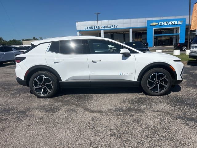 New 2026 Chevrolet Equinox EV LT image 2