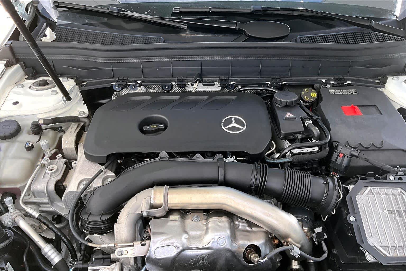 Used 2025 Mercedes-Benz GLB 250 image 32