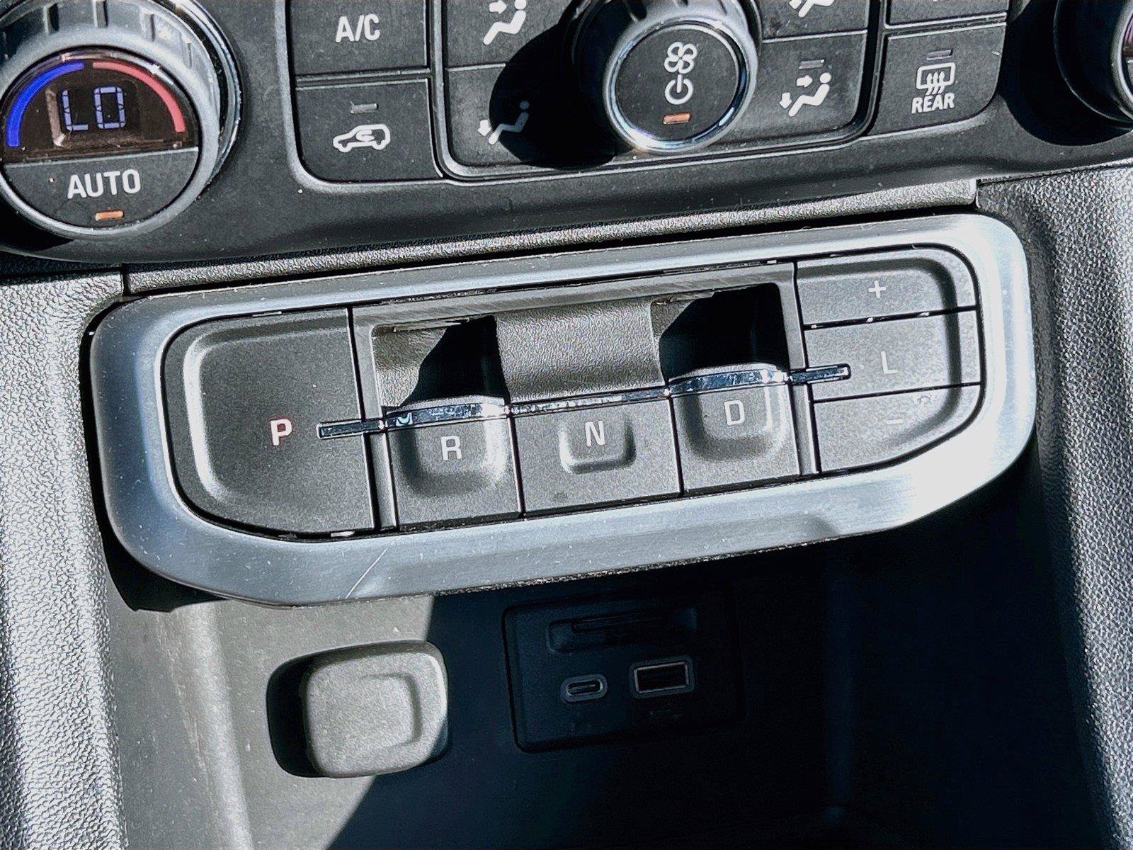 Used 2021 GMC Acadia SLT w/ LPO, Floor Liner Package FWD image 29