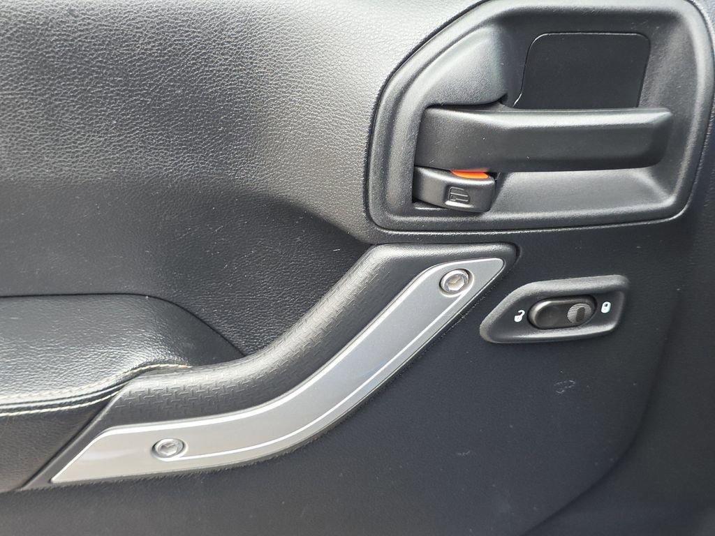 Used 2016 Jeep Wrangler Unlimited Rubicon image 31