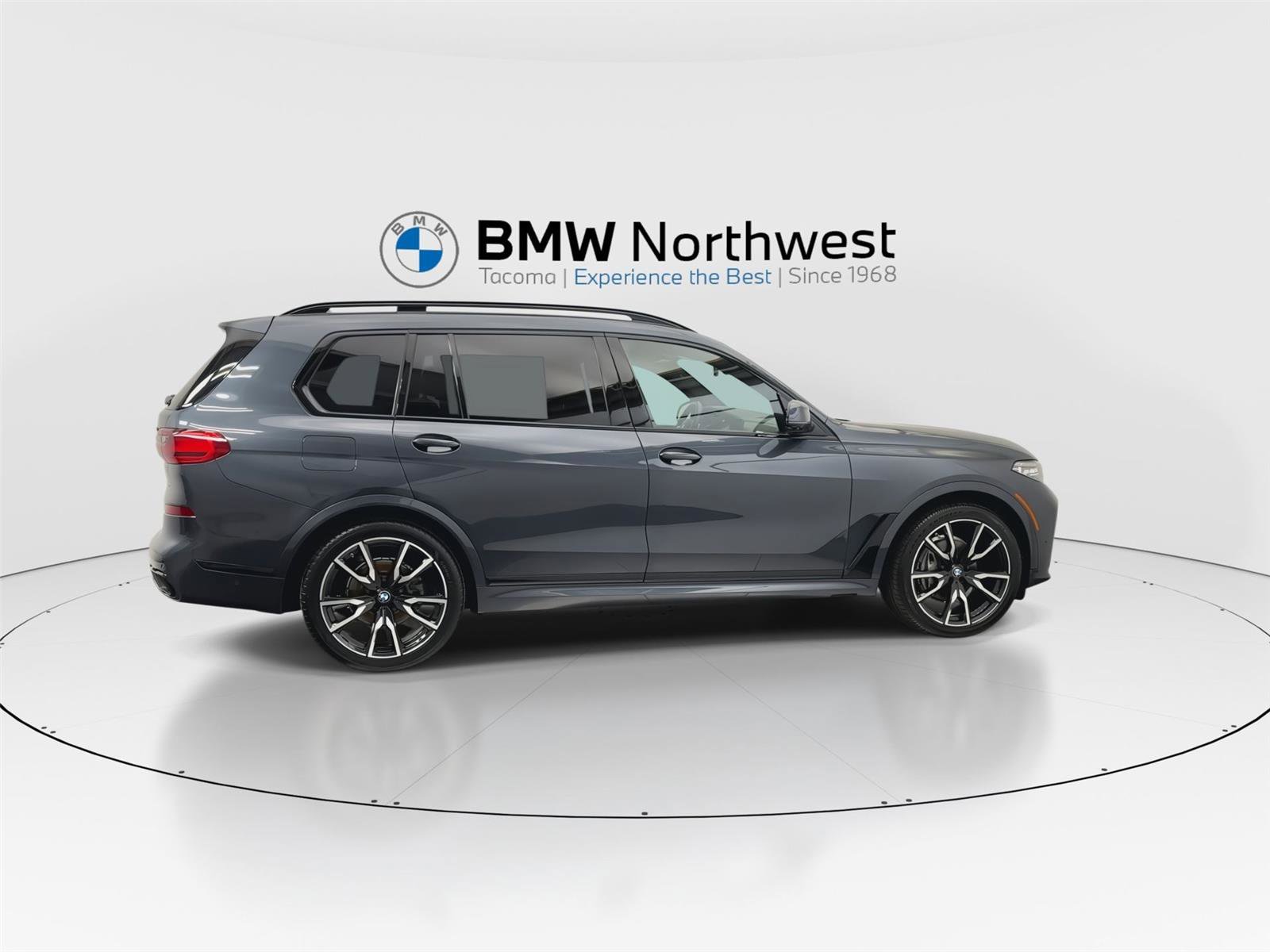 Used 2022 BMW X7 xDrive40i w/ M Sport Package AWD/4WD image 4