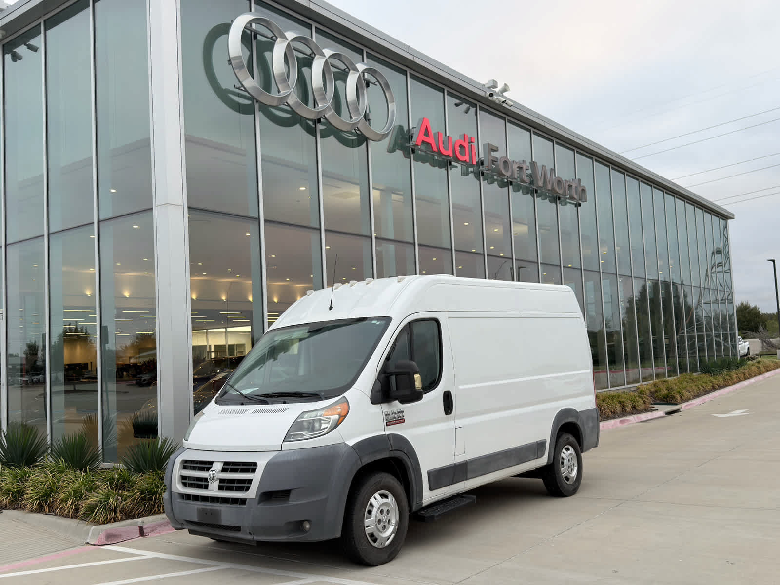 Used 2014 RAM ProMaster 2500 w/ Premium Appearance Group FWD image 3