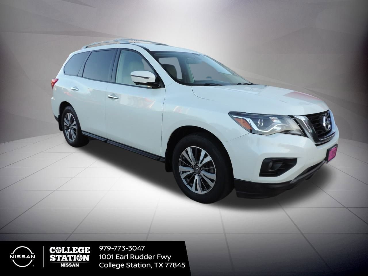 Used 2018 Nissan Pathfinder SL image 3