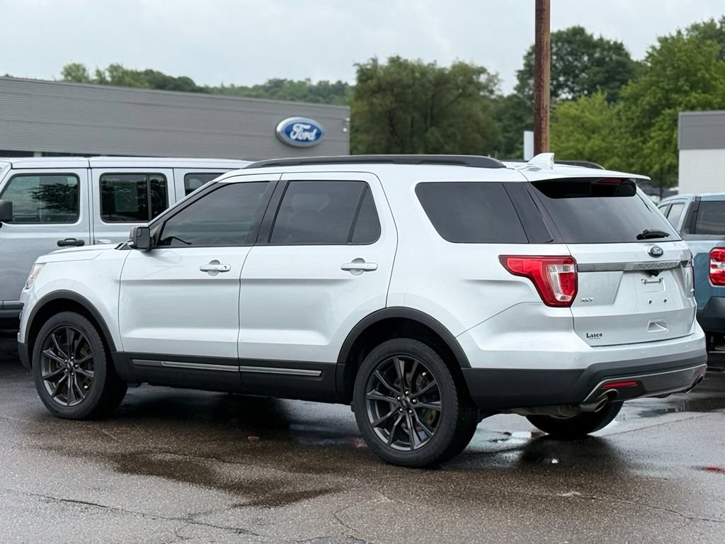 Used 2017 Ford Explorer XLT w/ Equipment Group 202A AWD/4WD image 35