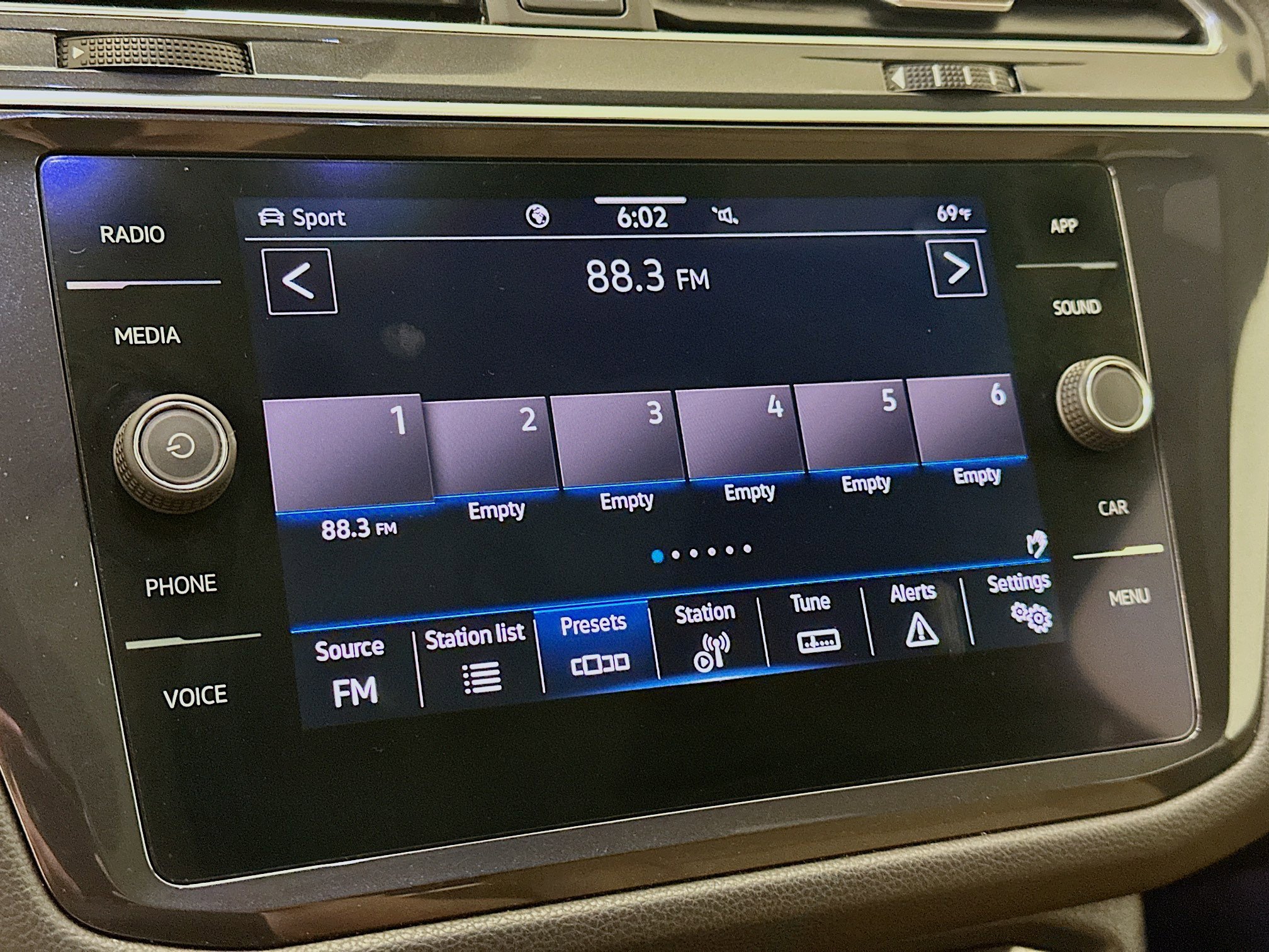 Used 2022 Volkswagen Tiguan SE w/ Panoramic Sunroof Package AWD/4WD image 21