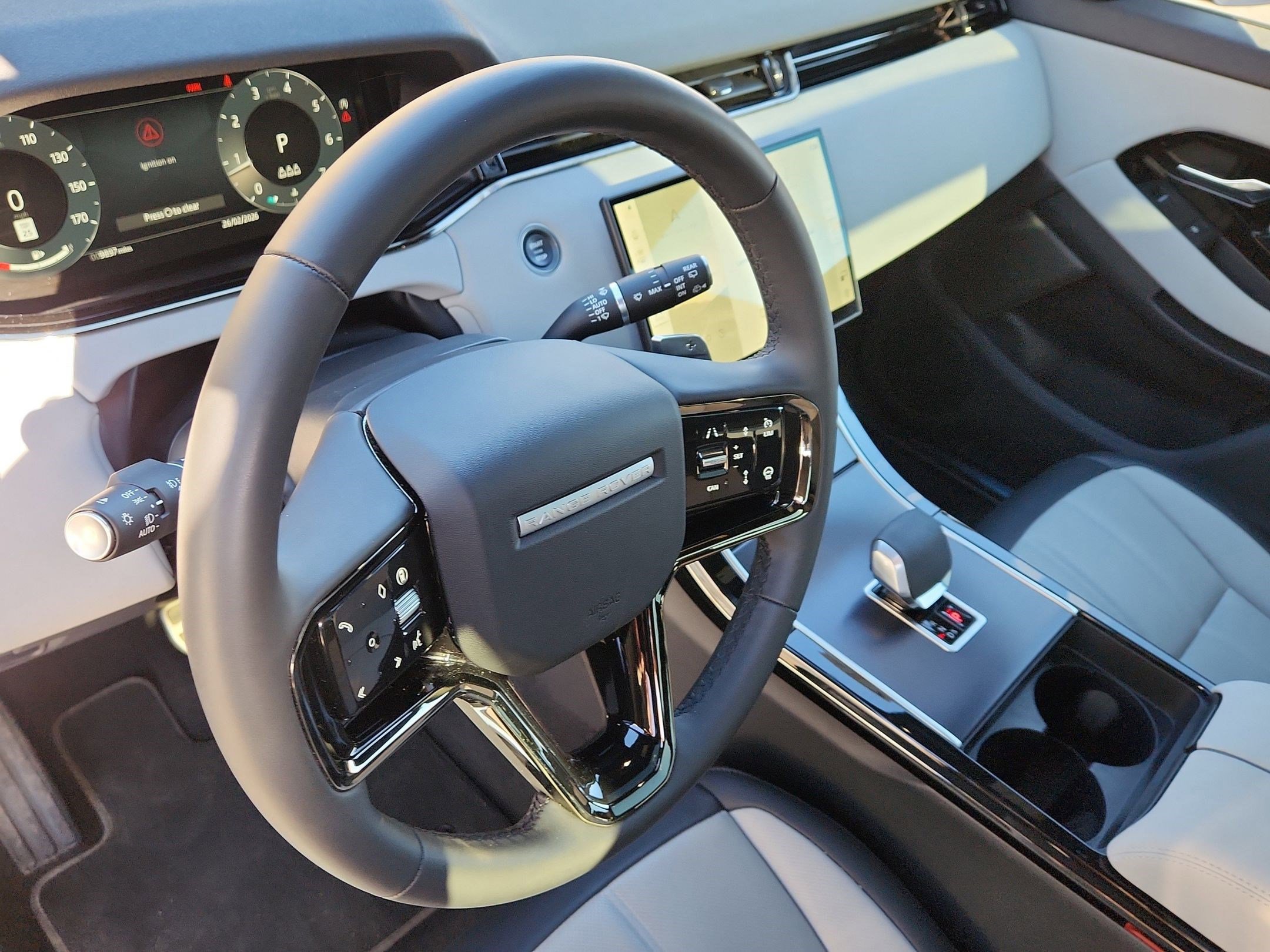 Used 2026 Land Rover Range Rover Evoque Dynamic SE image 4