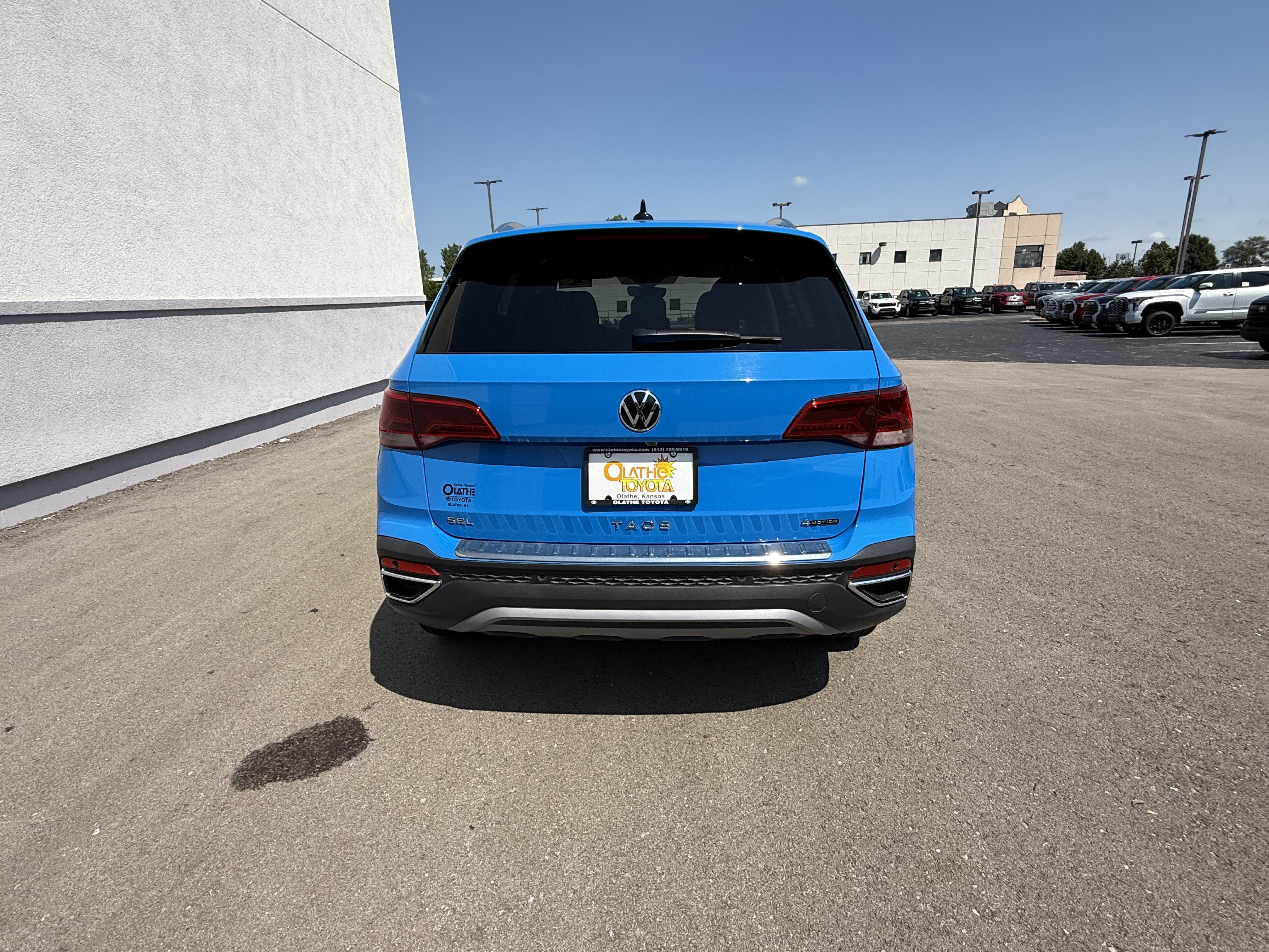 Used 2024 Volkswagen Taos SEL AWD/4WD image 16