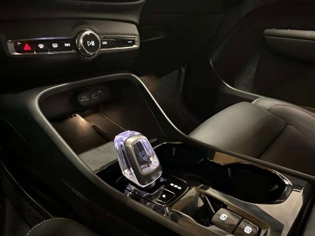 Used 2025 Volvo XC40 B5 Plus image 49