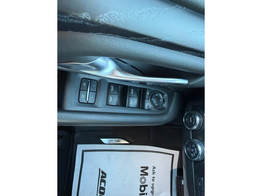 Used 2023 GMC Yukon Denali w/ Advanced Technology Package AWD/4WD image 19