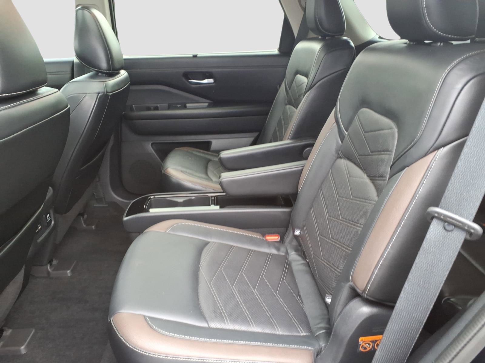 Used 2022 Nissan Pathfinder Platinum w/ Cargo Package image 14