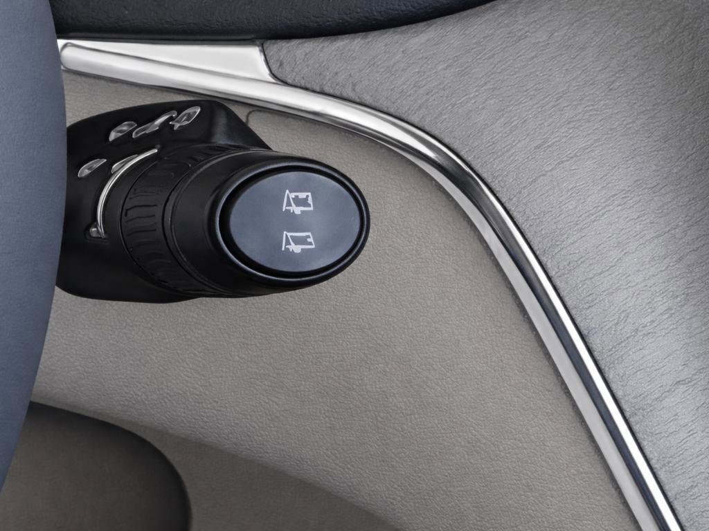 Certified 2025 Volvo XC60 T8 Plus w/ Protection Package Premier AWD/4WD image 18